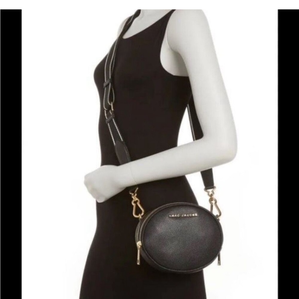 Marc jacobs oval black crossbody